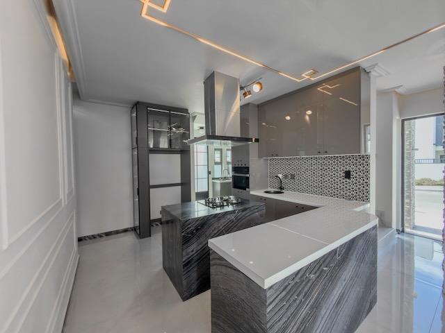 6 Bedroom Property for Sale in Sandown Western Cape